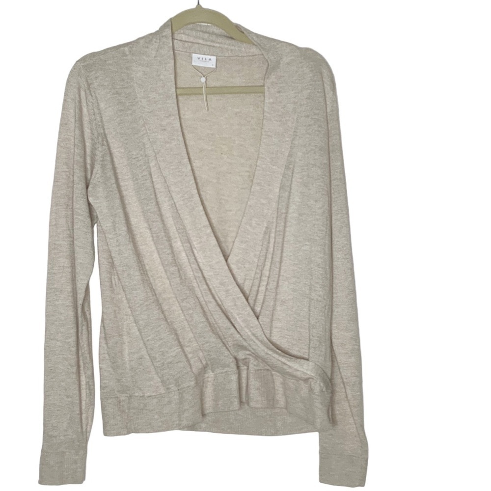 Vila-wrap style sweater with V neckline. Long sleeves. Size M